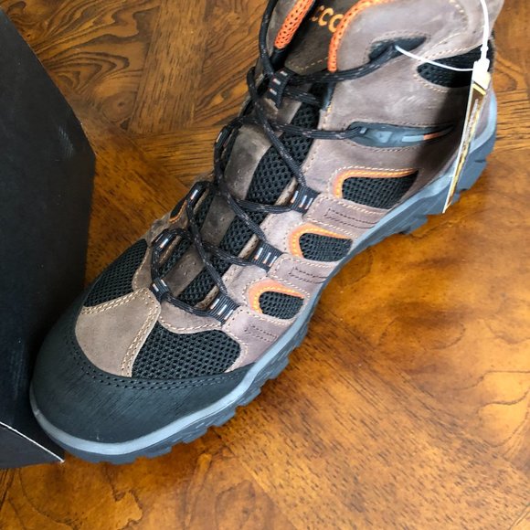 Brand New With Tags Stylish ECCO Boots - Picture 4 of 16